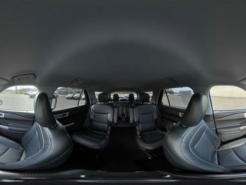 Used 2023 Ford Explorer Limited image 46