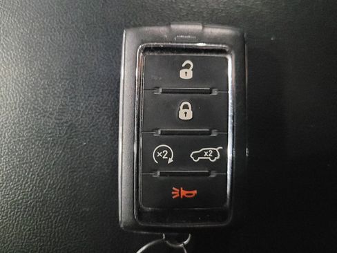 Used 2022 Jeep Grand Cherokee L Limited AWD/4WD image 32