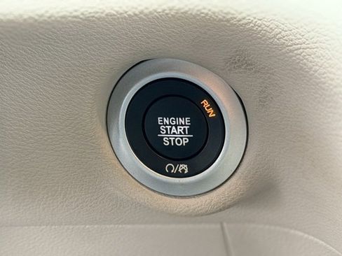 Used 2018 Chrysler Pacifica Touring Plus image 11