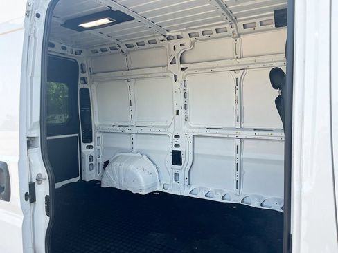 Used 2024 RAM ProMaster 2500 w/ Convenience Group FWD image 23