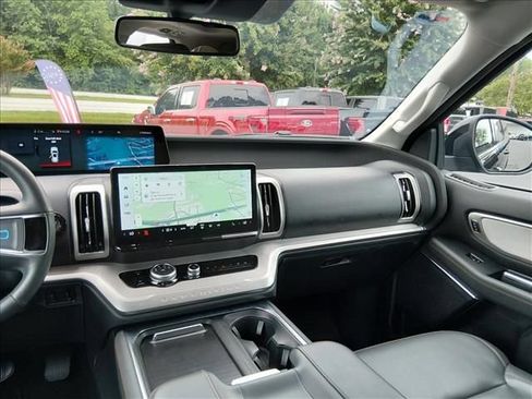 Used 2025 Ford Expedition Max Active RWD image 12