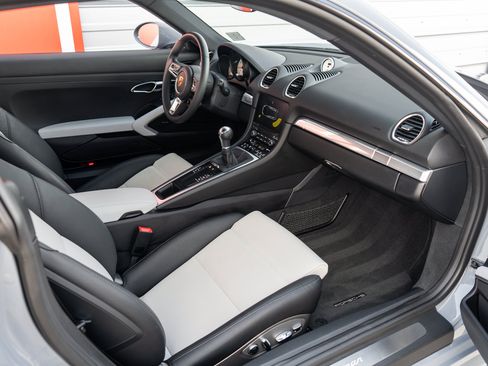 Used 2024 Porsche 718 Cayman RWD image 36