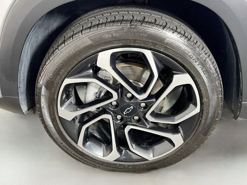 Used 2025 Chevrolet Trax RS w/ Driver Confidence Package FWD image 25