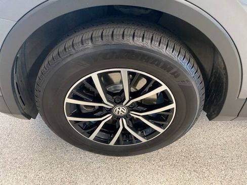 Used 2021 Volkswagen Tiguan SE AWD/4WD image 12