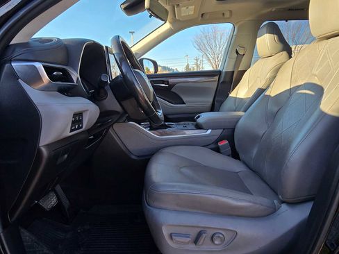 Used 2021 Toyota Highlander Platinum AWD/4WD image 20