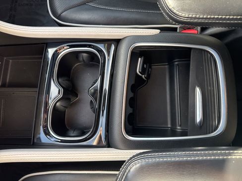 Used 2022 Chrysler Pacifica Limited w/ Uconnect Theater Family Group image 42