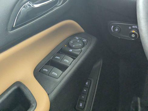 Used 2018 Chevrolet Equinox Premier FWD image 17