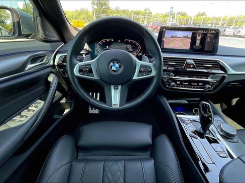 Used 2023 BMW 530i w/ M Sport Package RWD image 6