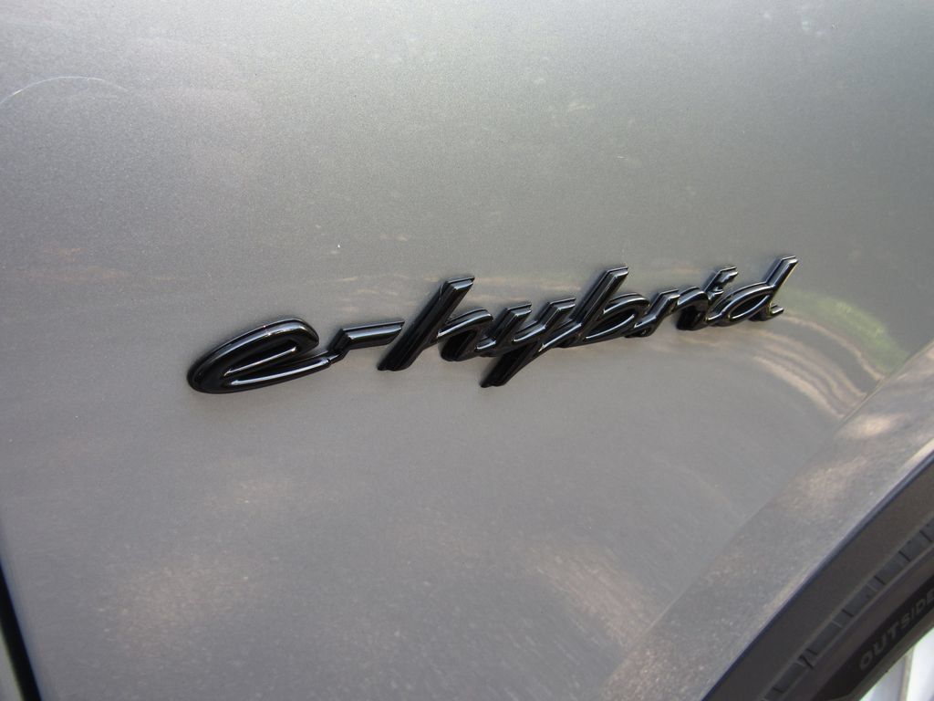 Certified 2025 Porsche Cayenne E-Hybrid AWD/4WD image 22