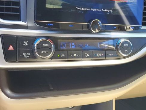 Used 2015 Toyota Highlander Limited Platinum AWD/4WD image 20