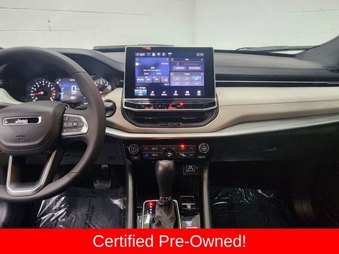 Certified 2025 Jeep Compass Limited image 17