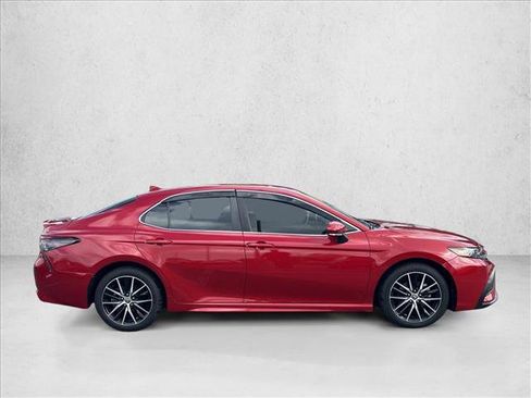 Used 2022 Toyota Camry SE image 4