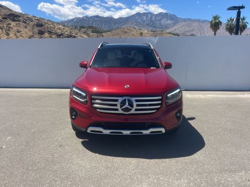 Used 2026 Mercedes-Benz GLB 250 image 2
