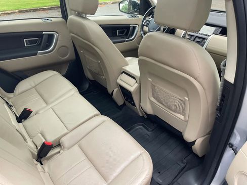 Used 2018 Land Rover Discovery Sport HSE AWD/4WD image 13