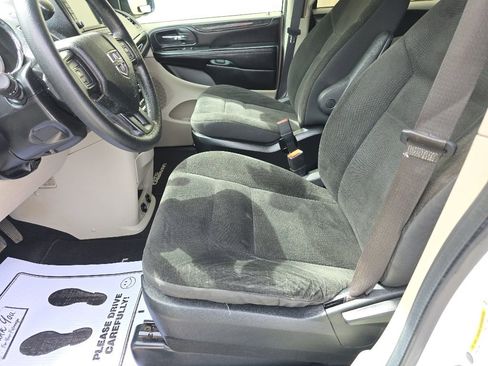 Used 2017 Dodge Grand Caravan SE w/ Power Window Group FWD image 2