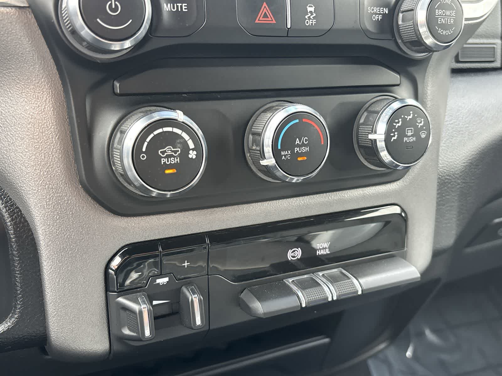 Certified 2024 RAM 3500 Big Horn AWD/4WD image 23