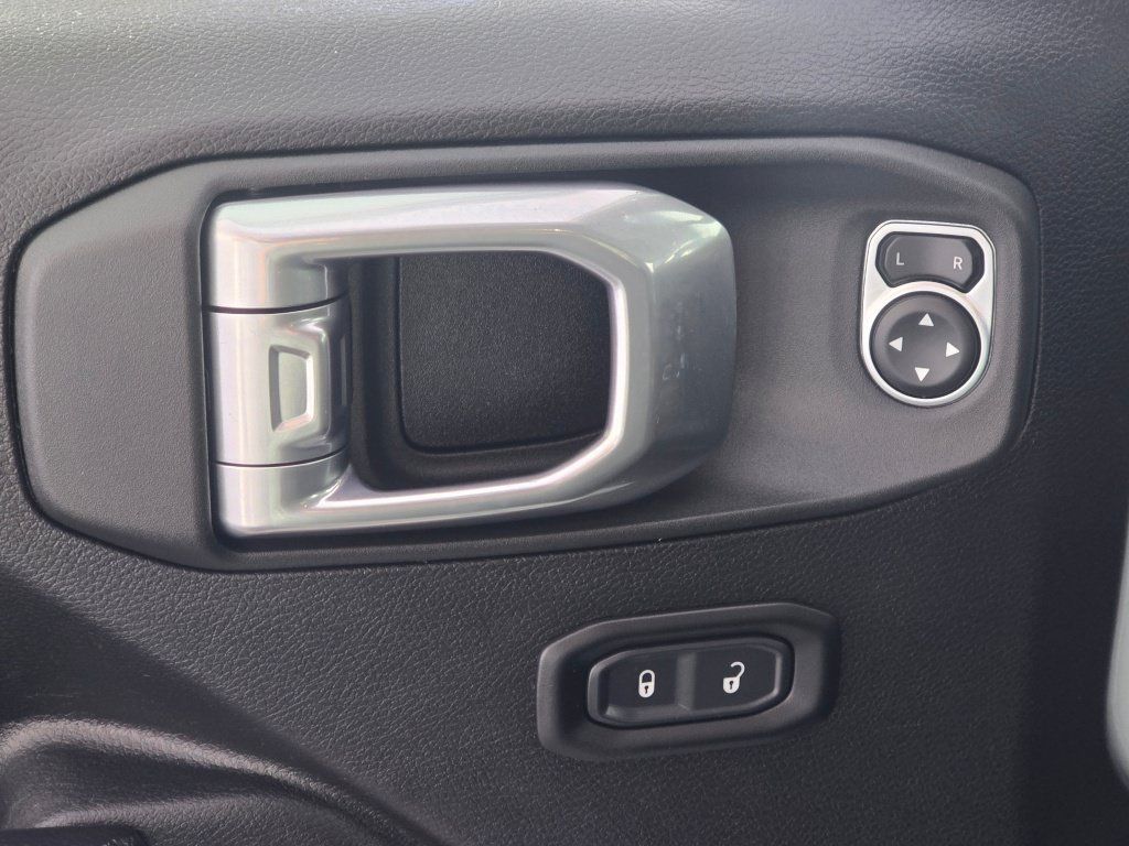 Used 2023 Jeep Wrangler Unlimited AWD/4WD image 35