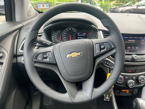 Used 2020 Chevrolet Trax LT AWD/4WD image 14