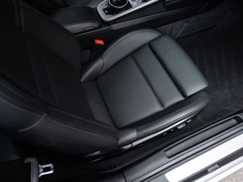 Used 2024 Porsche 911 Carrera 4 w/ Sport Package image 32