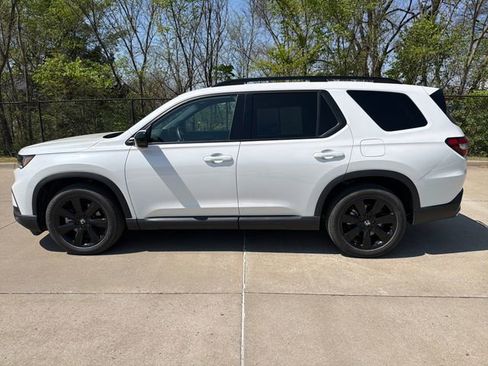 Used 2025 Honda Pilot Black Edition image 2