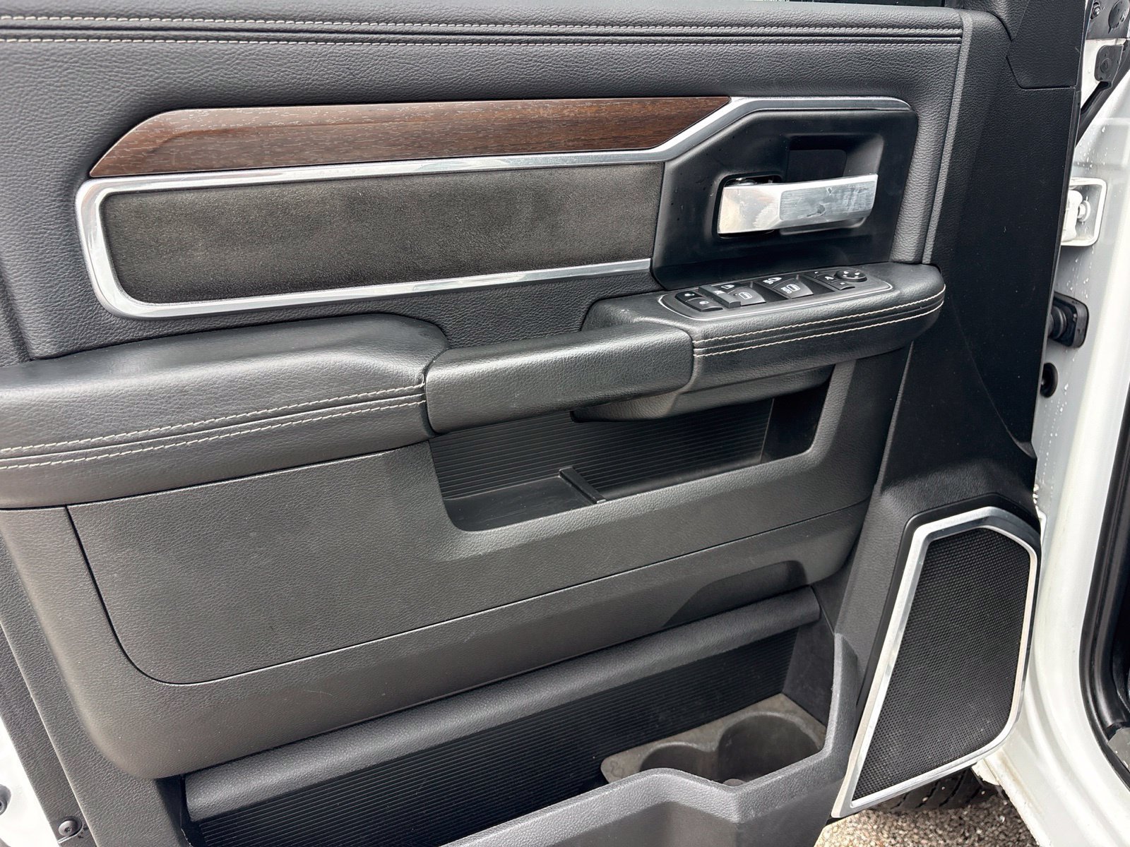 Used 2022 RAM 2500 Laramie AWD/4WD image 11