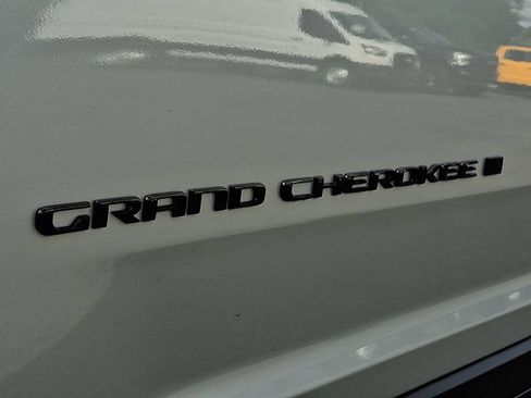 Used 2022 Jeep Grand Cherokee L Laredo AWD/4WD image 30