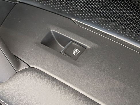 New 2026 Volkswagen Tiguan SE R-Line FWD image 32