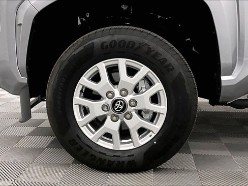 Used 2025 Toyota Tacoma SR5 AWD/4WD image 10