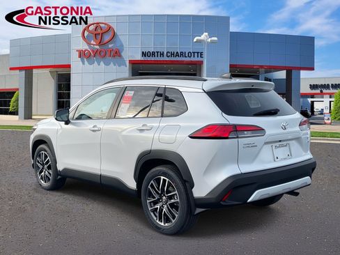 Used 2026 Toyota Corolla Cross XLE w/ Convenience Package image 5