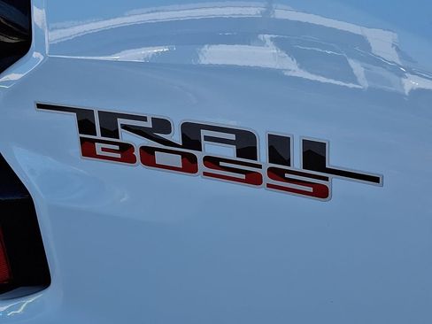 Used 2024 Chevrolet Colorado Trail Boss w/ Technology Package image 16