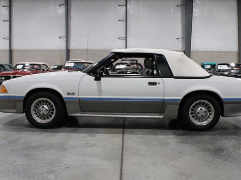 Used 1988 Ford Mustang GT RWD image 21
