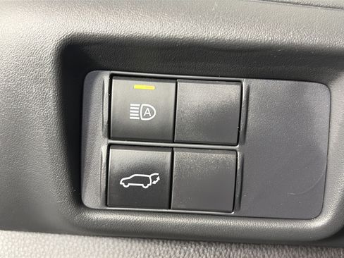 Used 2021 Toyota Highlander XLE AWD/4WD image 34