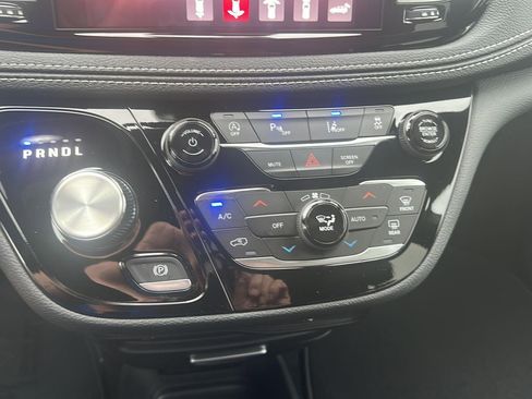 New 2026 Chrysler Pacifica Select image 17