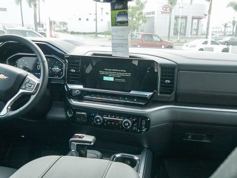 New 2026 Chevrolet Silverado 1500 LTZ w/ LTZ Premium Package AWD/4WD image 12