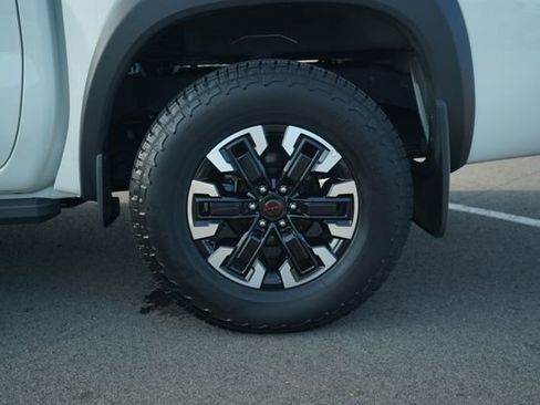 Used 2024 Nissan Frontier PRO-4X w/ Technology Package image 40