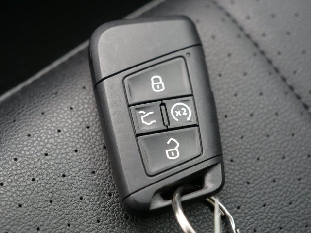 Certified 2024 Volkswagen Tiguan SE R-Line AWD/4WD image 34