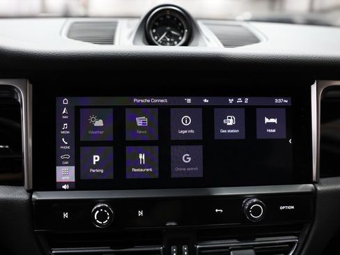 Used 2023 Porsche Macan image 43