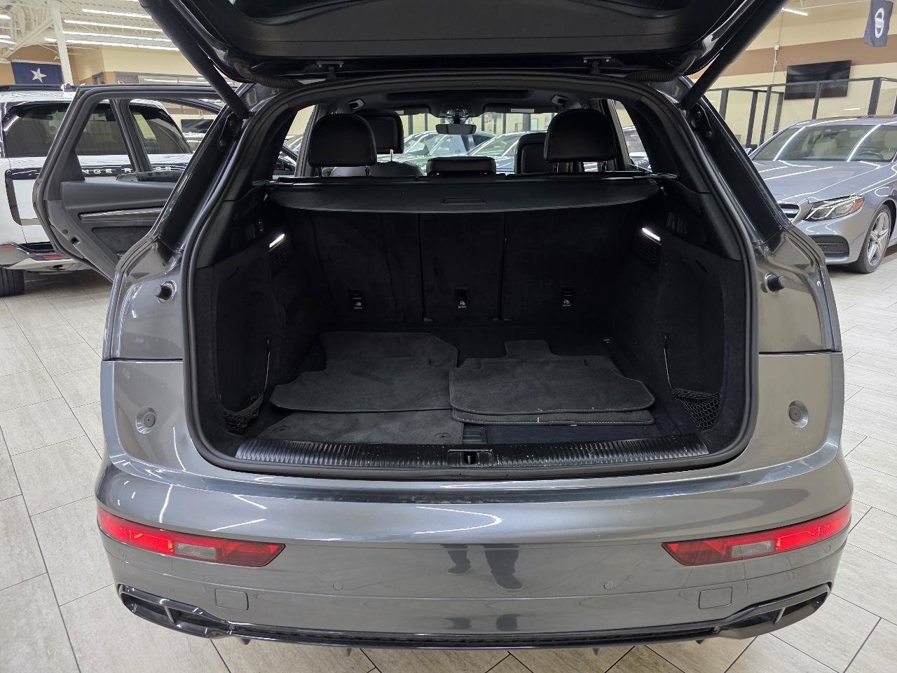 Used 2020 Audi SQ5 Prestige w/ Prestige Package AWD/4WD image 13