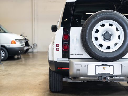 Used 2020 Land Rover Defender 110 image 39