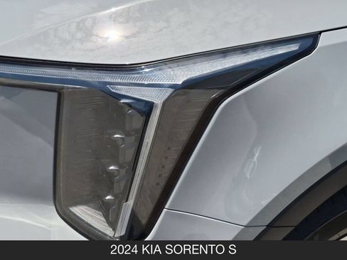 Used 2024 Kia Sorento S w/ Panoramic Sunroof Package FWD image 10