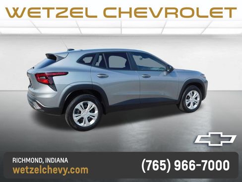 Used 2026 Chevrolet Trax LS w/ Driver Confidence Package FWD image 3