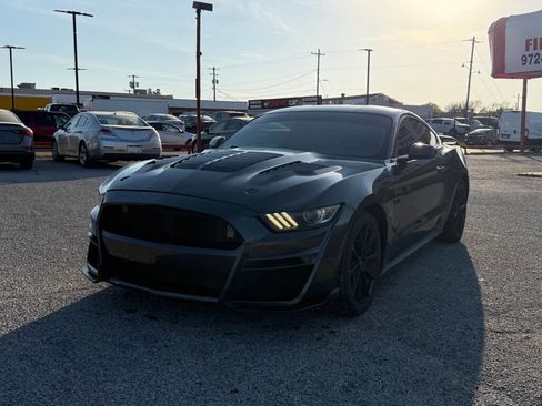 Used 2017 Ford Mustang GT Premium image 3