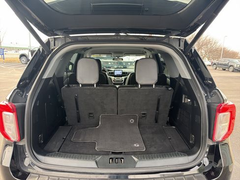 Used 2021 Ford Explorer XLT w/ Equipment Group 202A image 16