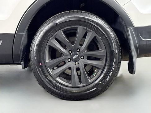 Used 2019 Ford Explorer XLT w/ Equipment Group 202A AWD/4WD image 33