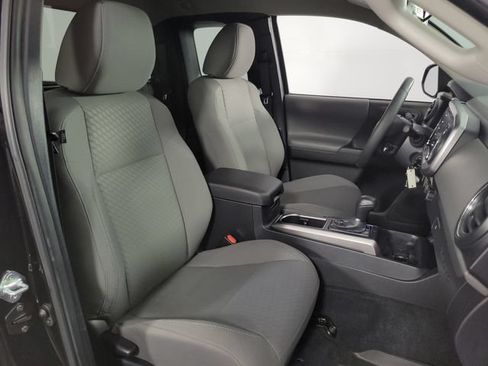 Used 2022 Toyota Tacoma SR5 w/ Technology Package AWD/4WD image 15