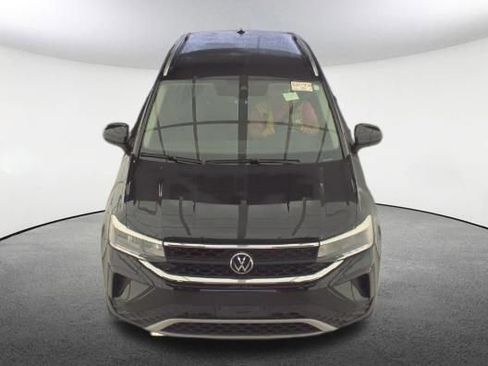 Used 2023 Volkswagen Taos SE w/ Black Wheel Package AWD/4WD image 2