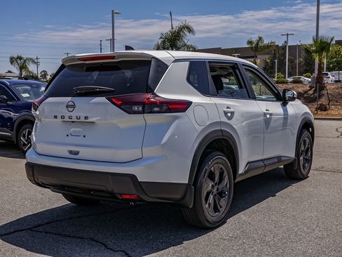 New 2026 Nissan Rogue SV FWD image 4