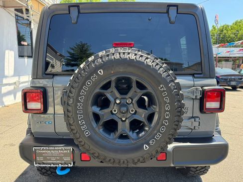 Used 2023 Jeep Wrangler Unlimited w/ Cold Weather Group AWD/4WD image 6