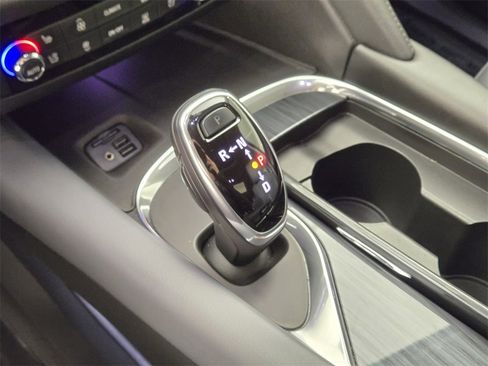 Used 2020 Buick Enclave Premium w/ Sun and Sites Package image 34