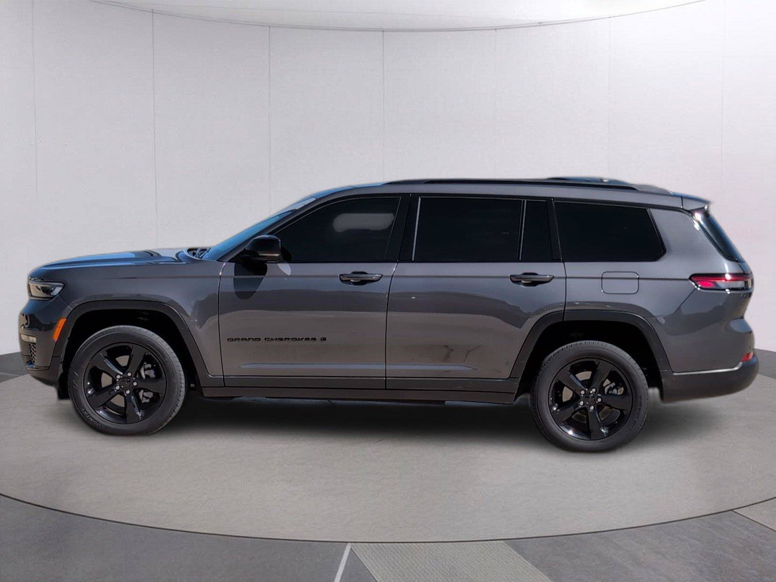 Used 2024 Jeep Grand Cherokee L Limited w/ Black Appearance Package RWD image 2